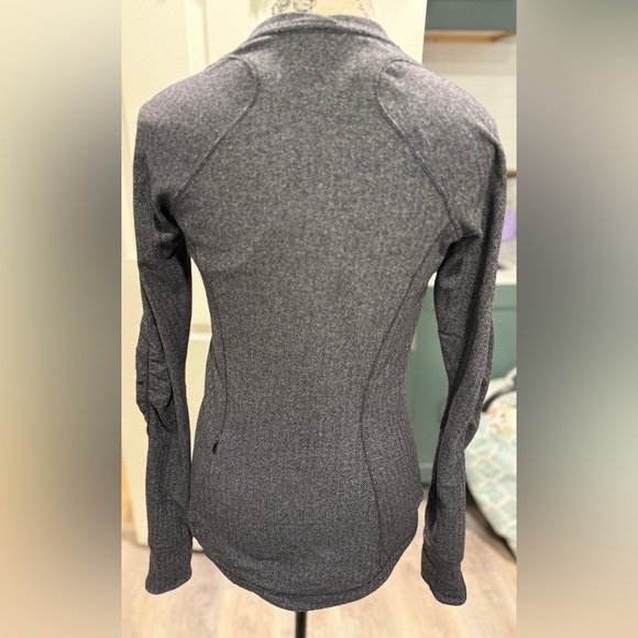 Lululemon Run Briskly Tech Long Sleeve Top Herringbone Gray Zip Pocket Slim Fit - Picture 13 of 15